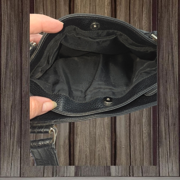 Vintage Covington Black Leather Shoulder Bag Scallop Front Pocket - Picture 11 of 15